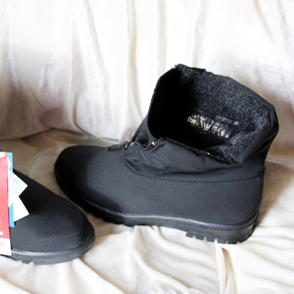 Canada Toe Warmers 8M NWT